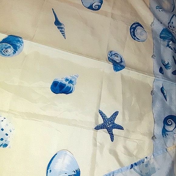 Shower 🚿 curtain - Picture 2 of 2